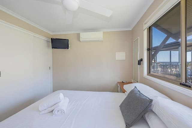 Deluxe Cabin - Sleeps 5 - Dog Friendly