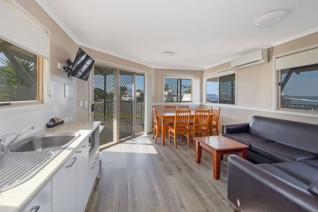 Deluxe Cabin - Sleeps 5 - Dog Friendly