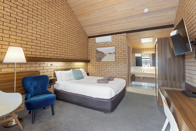 Double Room, 1 Queen Bed