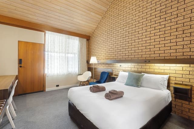 Double Room, 1 Queen Bed
