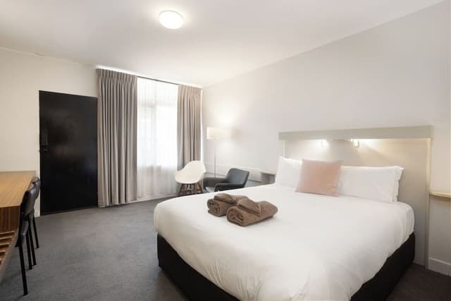 Double Room, 1 Queen Bed