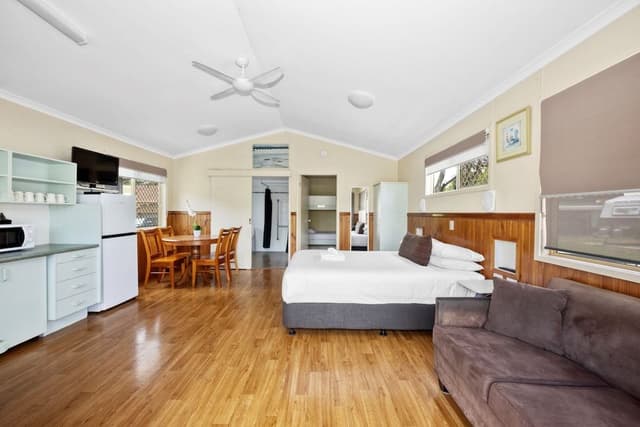 Deluxe Cabin Accessible - Sleeps 4 - Dog Friendly