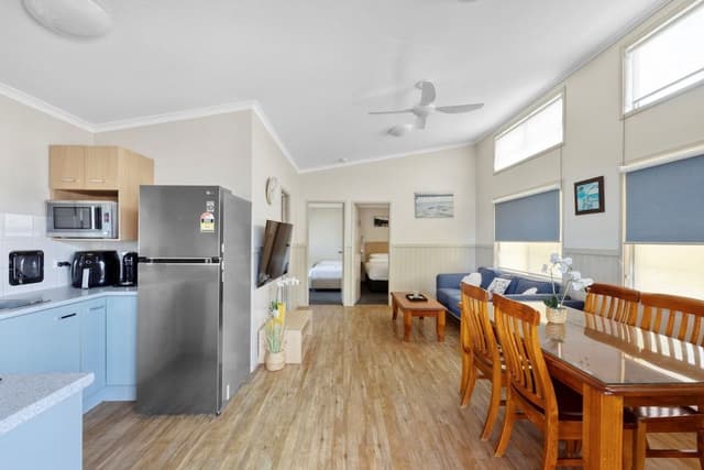 Superior Villa - Sleeps 4 - Dog Friendly