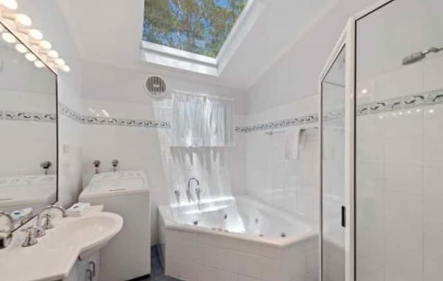 Deluxe 2 Bedroom Treetop Spa Cabin