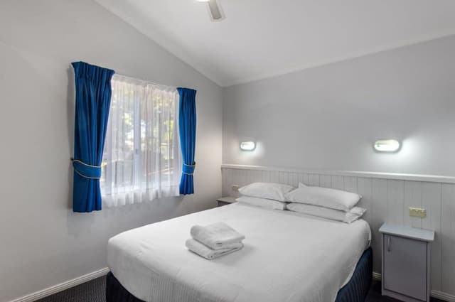 Deluxe 2 Bedroom Treetop Spa Cabin