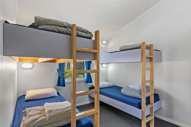 Deluxe 2 Bedroom Treetop Spa Cabin