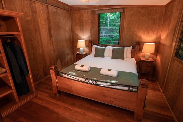 Deluxe 2 Bedroom Cottage (Tallowood)