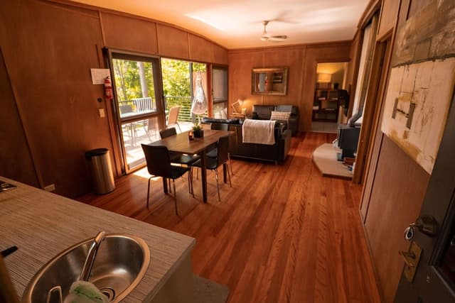 Deluxe 2 Bedroom Cottage (Tallowood)