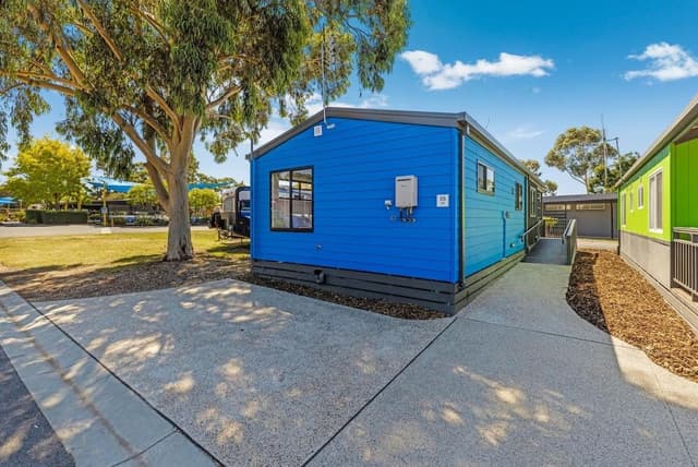 Family Cabin (Sleeps 5) Wheelchair Accessible