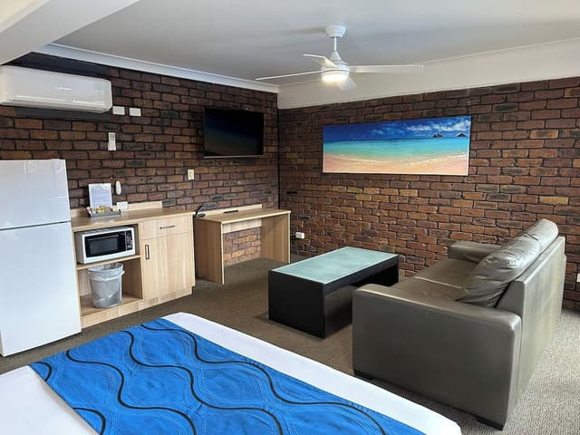Standard Room, 1 Queen Bed, Non Smoking, Balcony (Standard Queen Room)