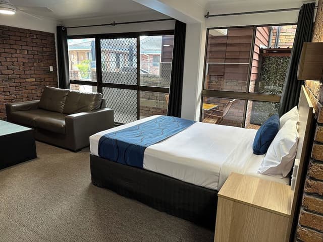 Standard Room, 1 Queen Bed, Non Smoking, Balcony (Standard Queen Room)
