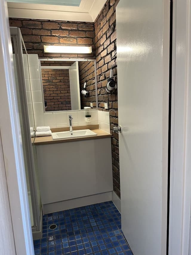 Standard Room, 1 Queen Bed, Non Smoking, Balcony (Standard Queen Room)