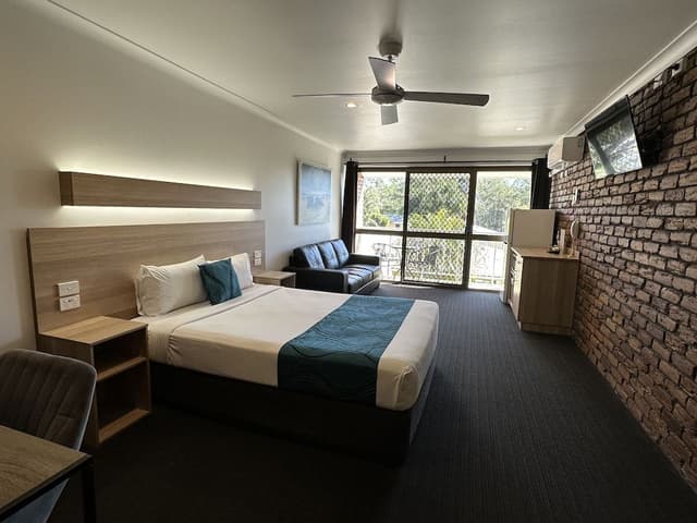 Standard Room, 1 Queen Bed, Non Smoking, Balcony (Standard Queen Room)