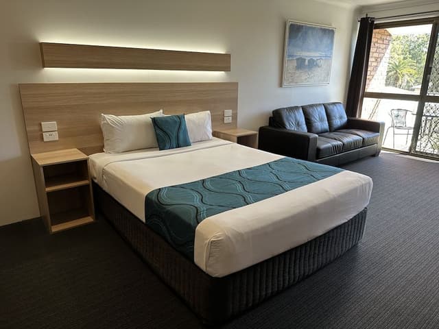 Standard Room, 1 Queen Bed, Non Smoking, Balcony (Standard Queen Room)