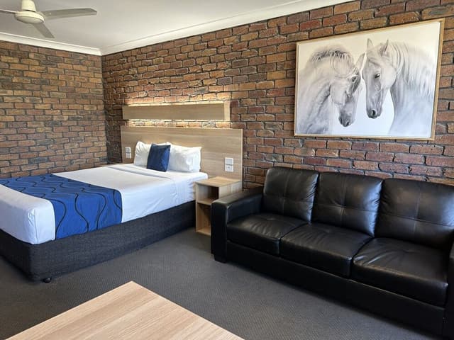 Standard Room, 1 Queen Bed, Non Smoking, Balcony (Standard Queen Room)