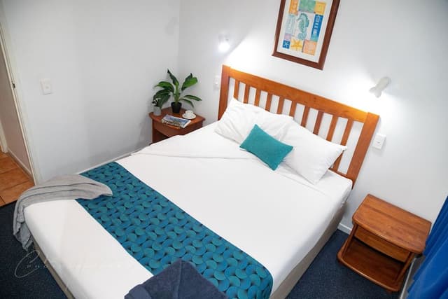 One Bedroom Apartment Queen & Single Not Pet Friendly