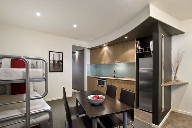 Family Studio (4 Person)