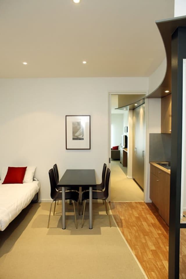 Family Studio (4 Person)