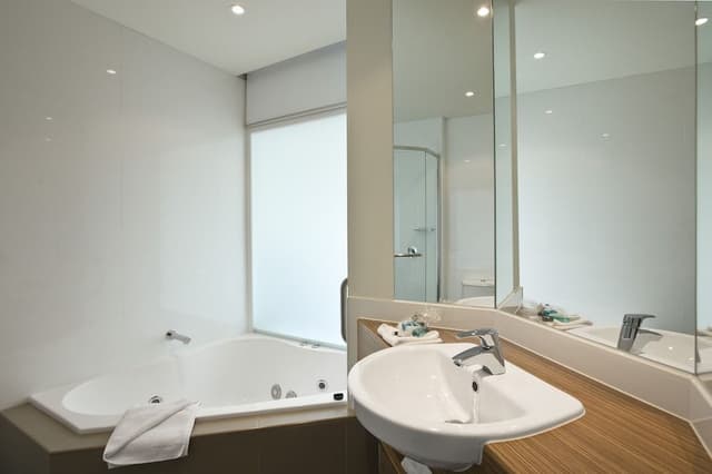 Family Studio (4 Person)