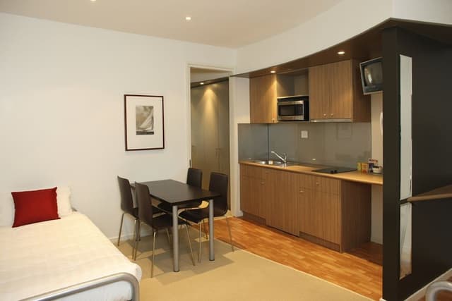 Family Studio (4 Person)