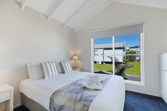 2 Bedroom Garden View Cabin (1 Queen Bed 2 Bunk Bed)