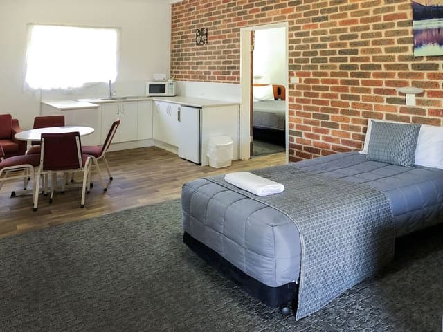 Family Room, Multiple Beds