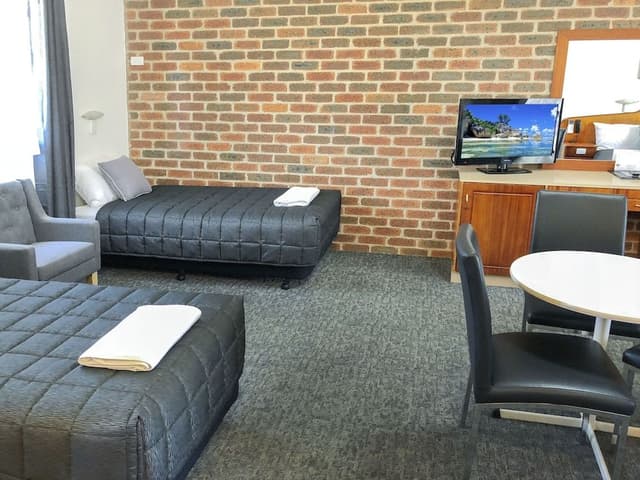 Family Room, Multiple Beds