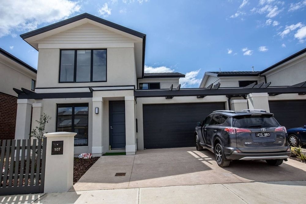 Captivating large 4BR@Narre Warren1