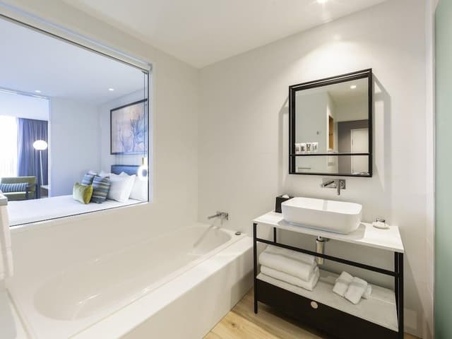 Executive Studio, 1 King Bed with Sofa bed, Bathtub