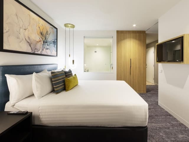 Executive Studio, 1 King Bed with Sofa bed, Bathtub