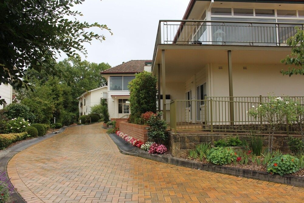 Leura Fairways West1