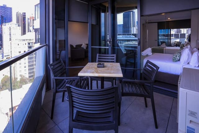 Two Bedrooms Two Bathrooms Executive Apartment with Balcony
