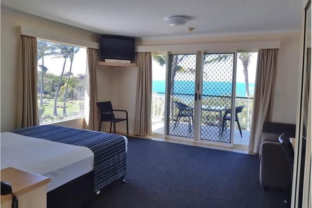 Ocean Kitchenette Spa Room