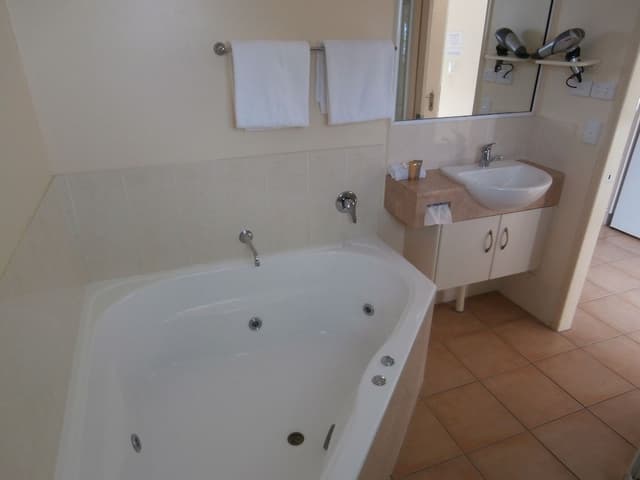 Ocean Kitchenette Spa Room