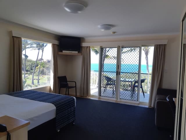Ocean Kitchenette Spa Room