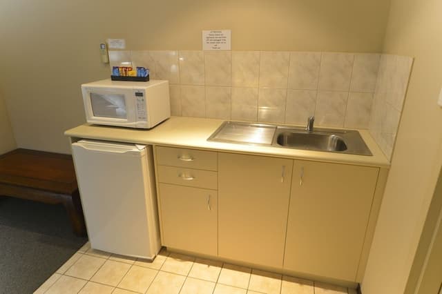 Standard Room, Non Smoking, Kitchenette (Standard Queen & Single)