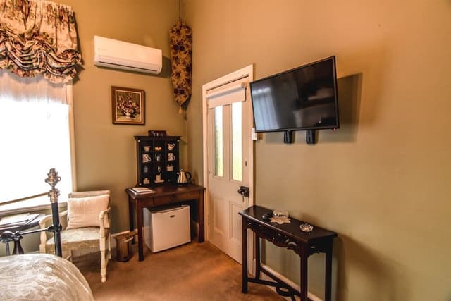Standard Room, Non Smoking (Suite 3)