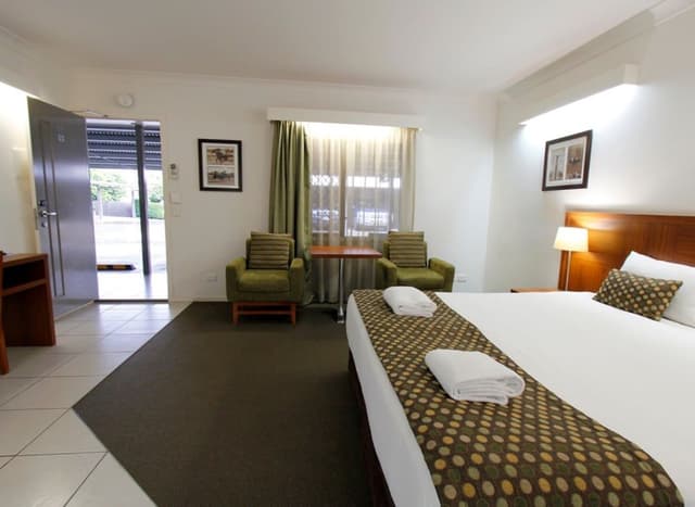 Deluxe King Suite
