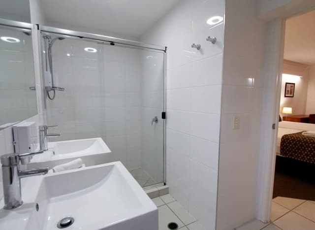 Deluxe Twin Suite