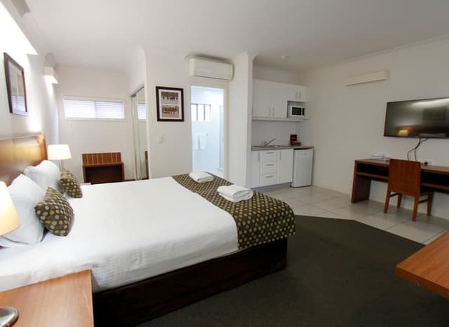 Deluxe King Suite
