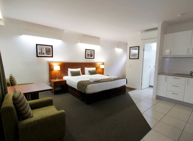 Deluxe King Suite