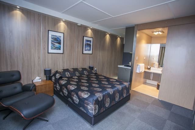 Standard Queen Room