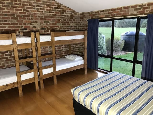 Group Lodge (4 Queen, 2 Single and 5 Bunk Bed), 4 Bedrooms, Pool View