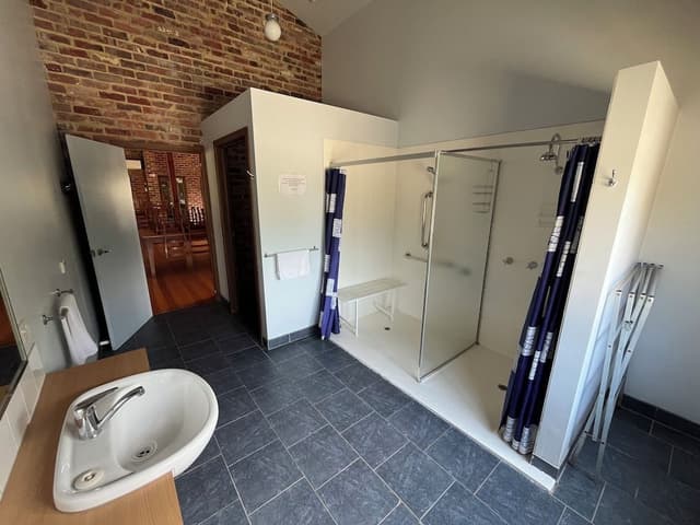 Group Lodge (4 Queen, 2 Single and 5 Bunk Bed), 4 Bedrooms, Pool View