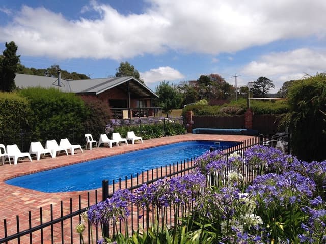 Group Lodge (4 Queen, 2 Single and 5 Bunk Bed), 4 Bedrooms, Pool View
