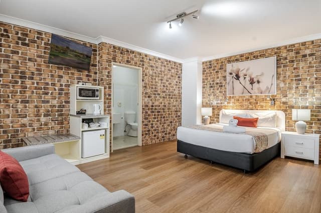 Family Room, 2 Bedrooms