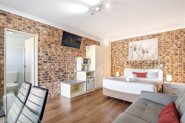 Family Room, 2 Bedrooms