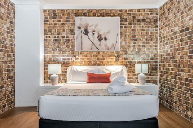 Family Room, 2 Bedrooms