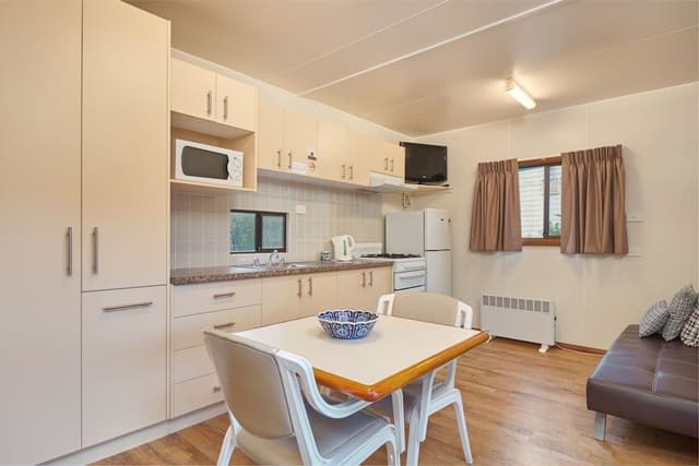 Deluxe Queen Cabins 3.5*