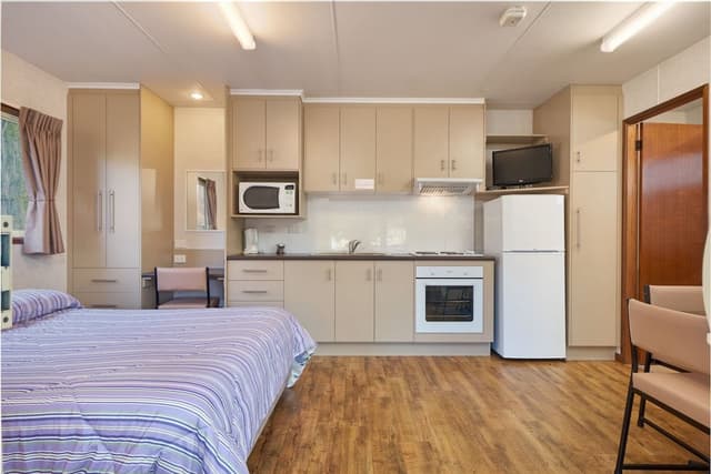 Superior Queen Cabins 4*